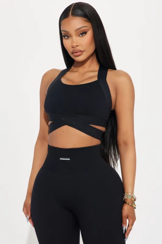 Jab It Effortless Seamless Sports Bra - Black sold by Fashion Nova