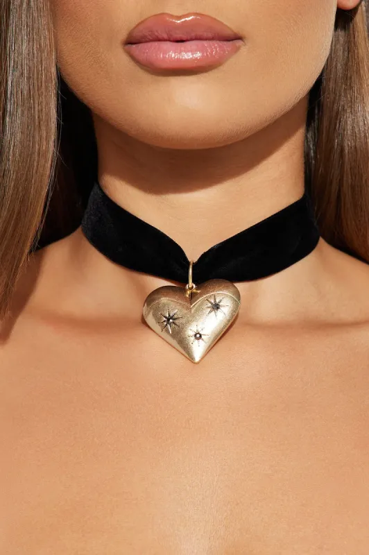 Your Hearts In It Choker - Black/Gold sold by Fashion Nova