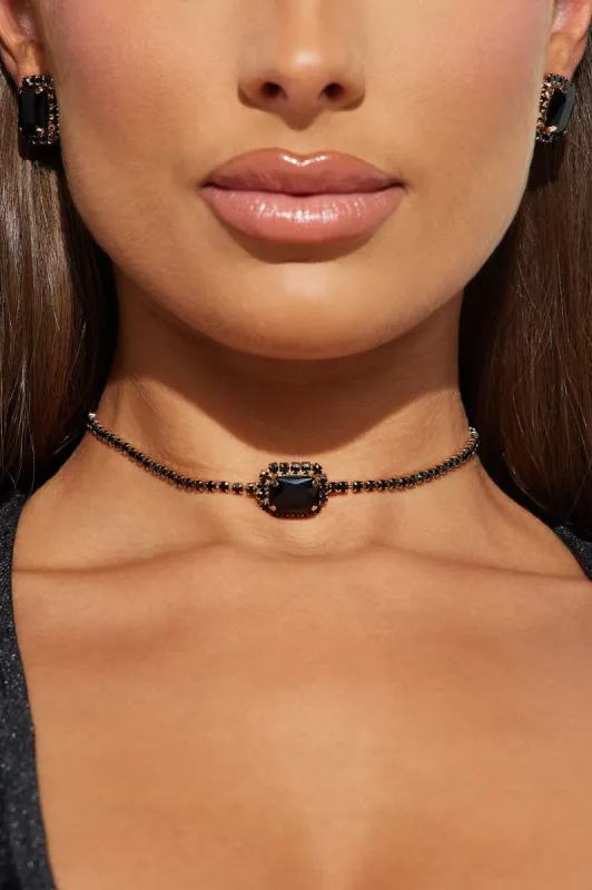 Beauty Queen Necklace and Earring Set - Gold/Black sold by Fashion Nova