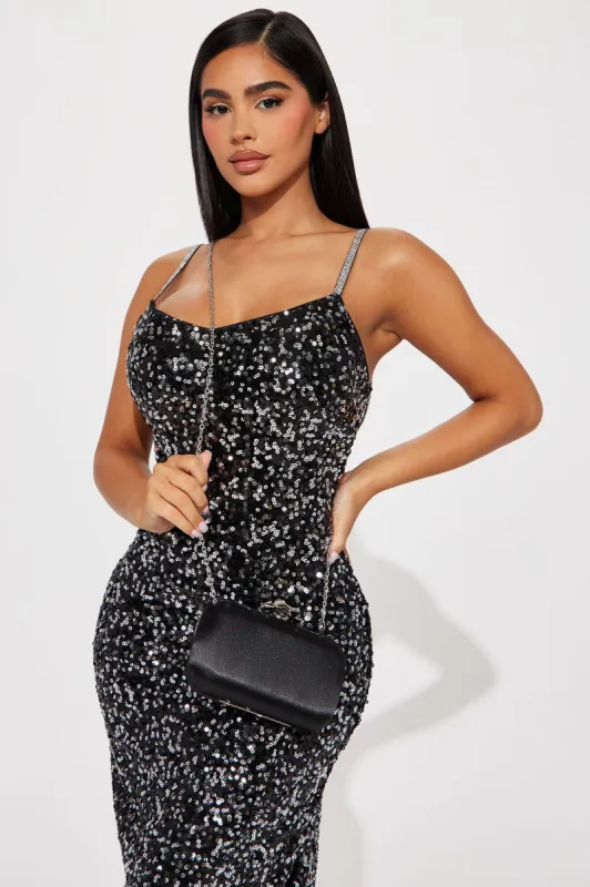 La Rosa Clutch - Black sold by Fashion Nova