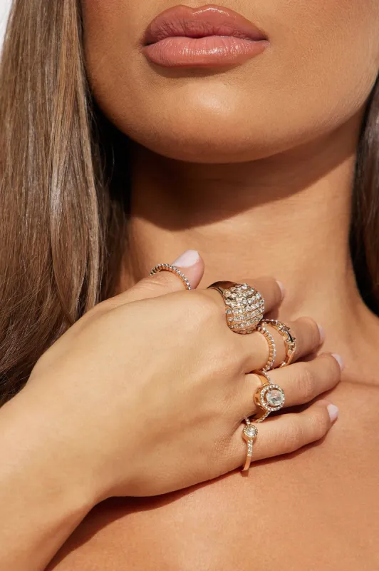 Classy Dinner Date 6 Piece Ring Set - Gold made by Fashion Nova