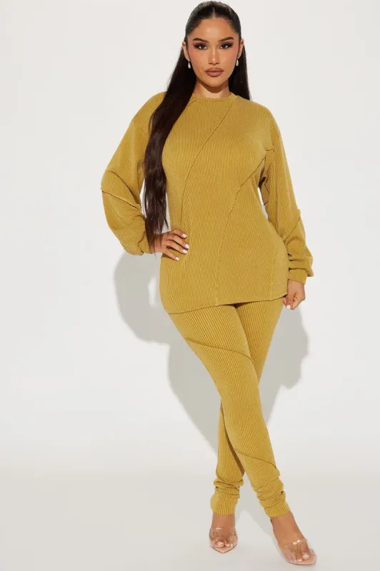 Lounge Vibes Legging Set - Chartreuse sold by Fashion Nova