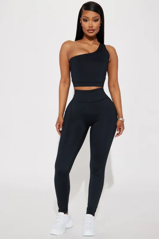 Light Work Elevate Active Legging - Black sold by Fashion Nova