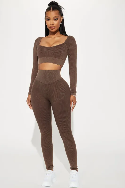 Working It Out Active Legging - Chocolate sold by Fashion Nova