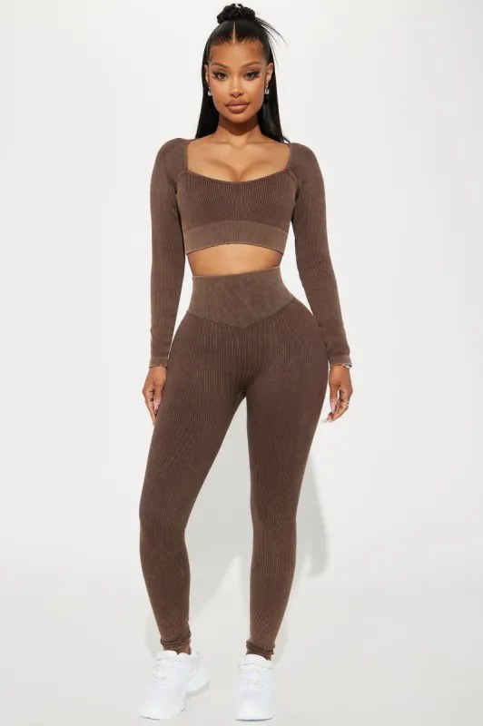 Working It Out Active Top - Chocolate made by Fashion Nova