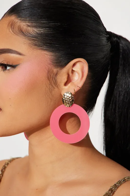 Soaking Up The Fun Earrings - Pink sold by Fashion Nova