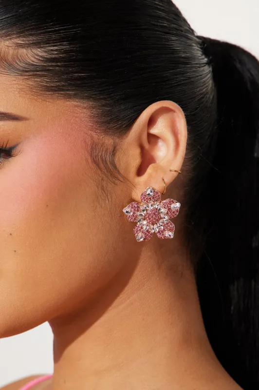 Prettiest In The Garden Earrings - Pink sold by Fashion Nova