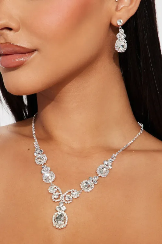 High Class Babe Necklace And Earring Set - Silver made by Fashion Nova