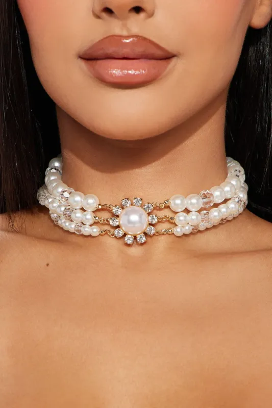 Classy Rich Bitch Choker - Gold sold by Fashion Nova