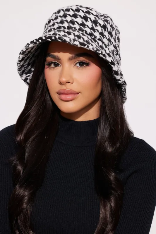 New York Chic Bucket Hat - Black/White sold by Fashion Nova