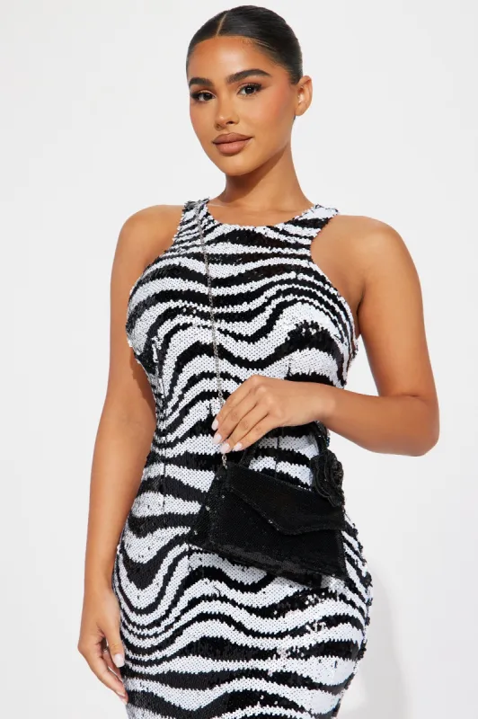 La Vie En Rose Handbag - Black sold by Fashion Nova