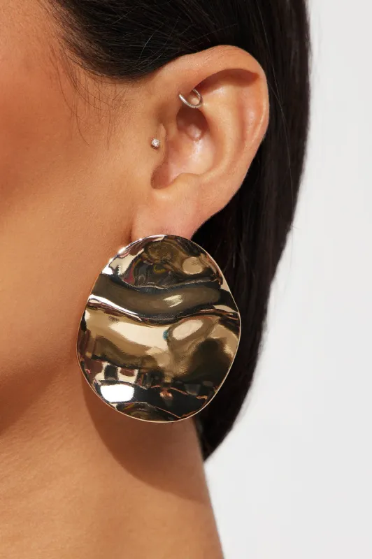 Too Chic Stud Earrings - Gold sold by Fashion Nova