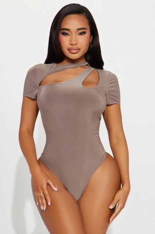 Keilani Short Sleeve Bodysuit - Mocha sold by Fashion Nova