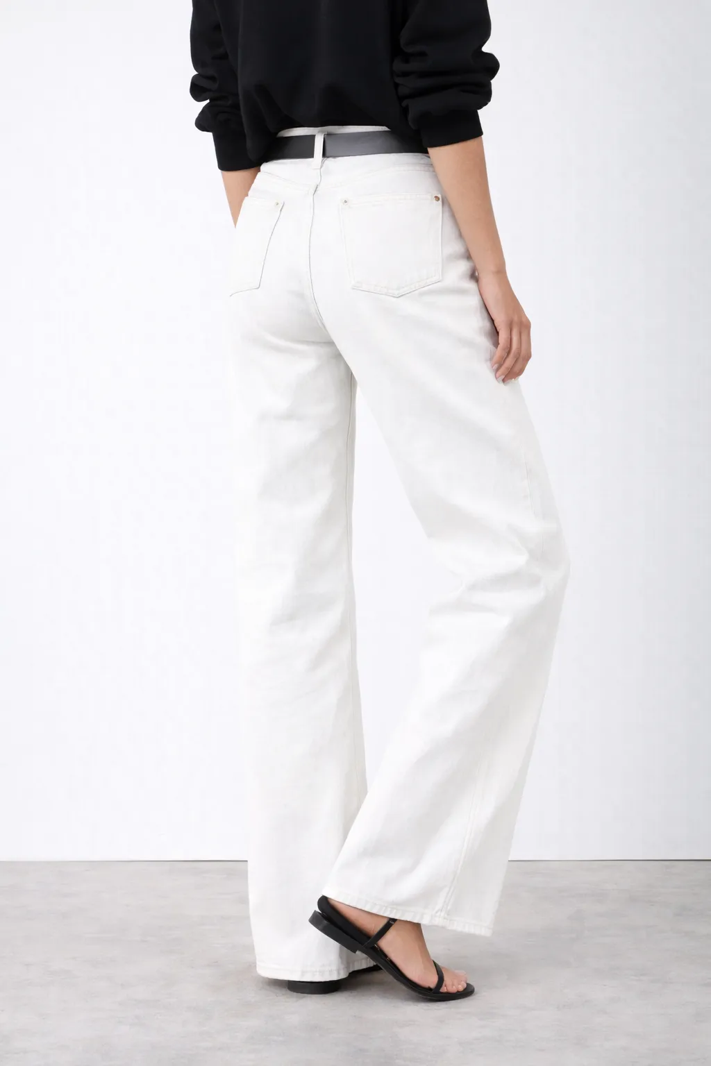 CRUZ-MAGNOLIA WHITE sold by Fidelity product image thumbnail 2