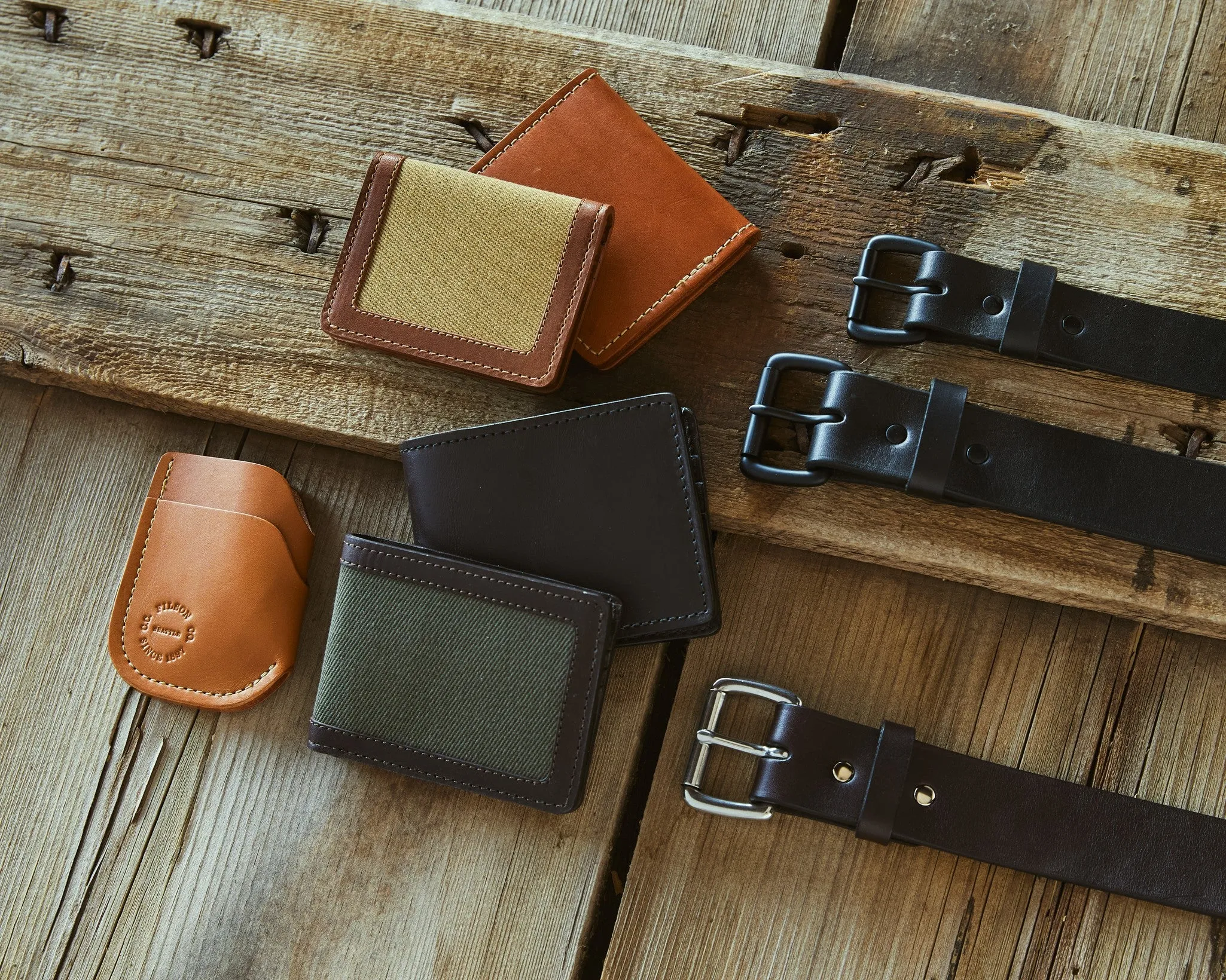 Rugged Twill Outfitter Wallet - Otter Green sold by Filson product image thumbnail 3