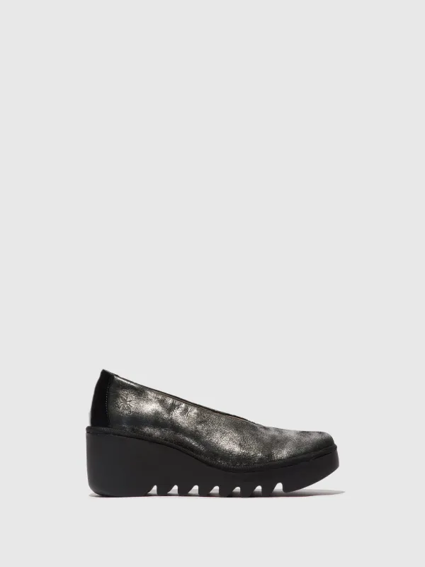 Slip-on Shoes BESO246FLY SILVER/BLACK sold by Fly London
