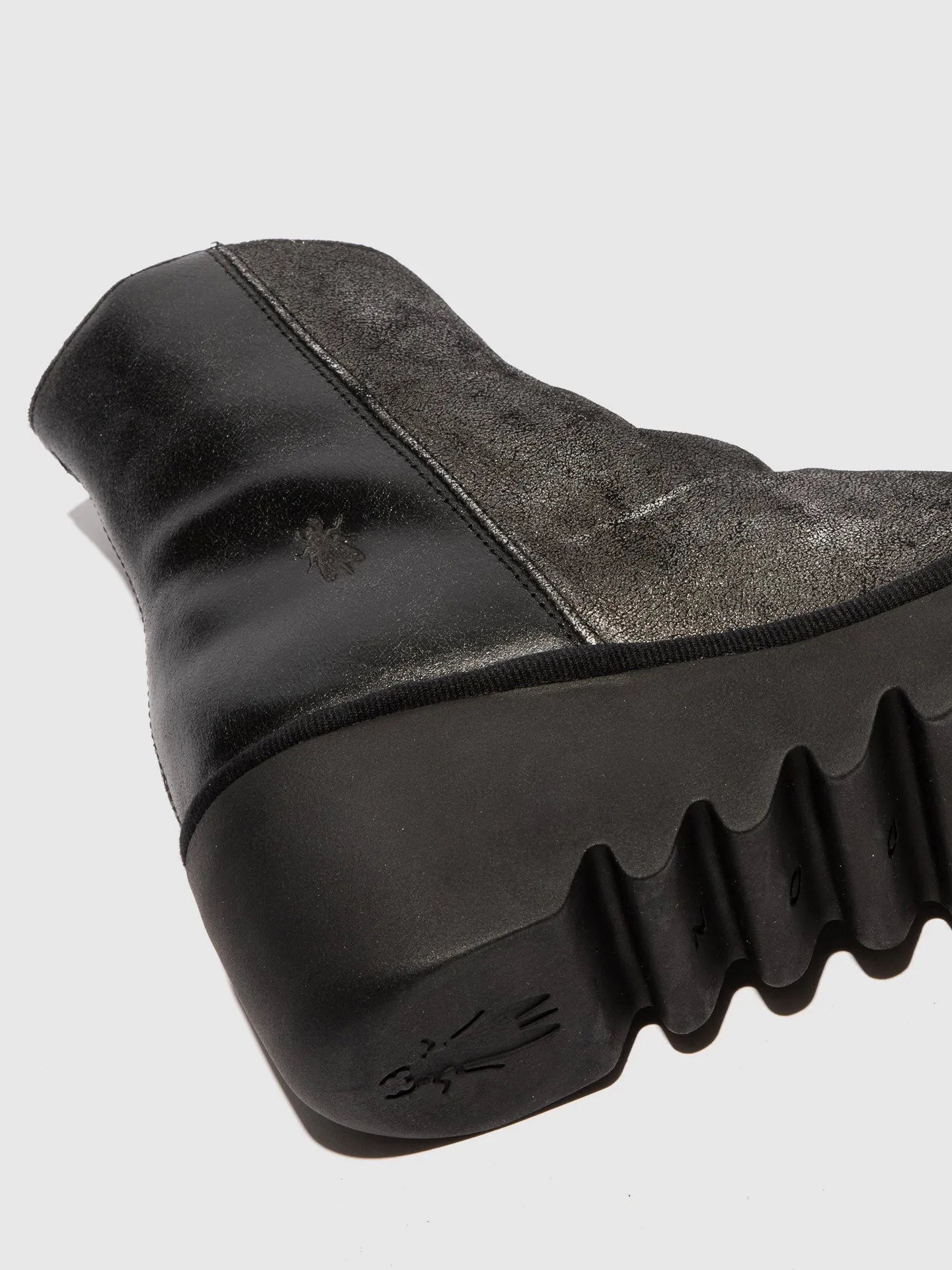 Zip Up Ankle Boots BAAN538FLY DK. FLASH/OIL SUEDE SILVER/BLACK sold by Fly London product image thumbnail 4