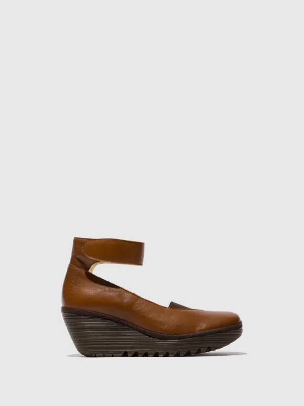 Closed Shoes YOUS529FLY TAN made by Fly London