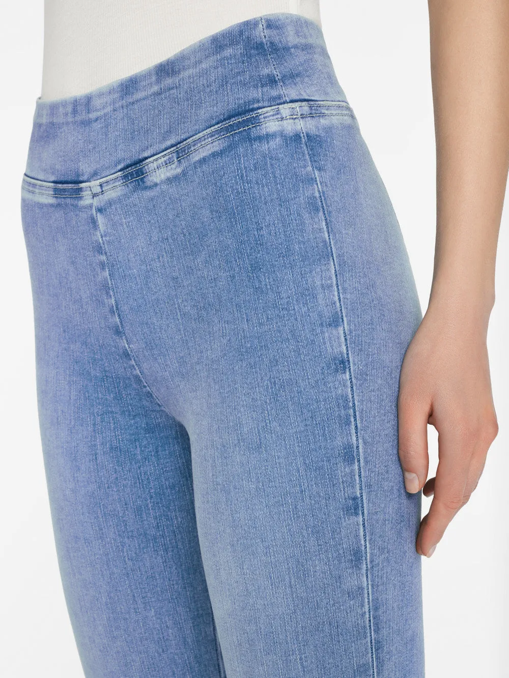 The Jetset Flare -- Casper Clean sold by Frame Denim product image thumbnail 4
