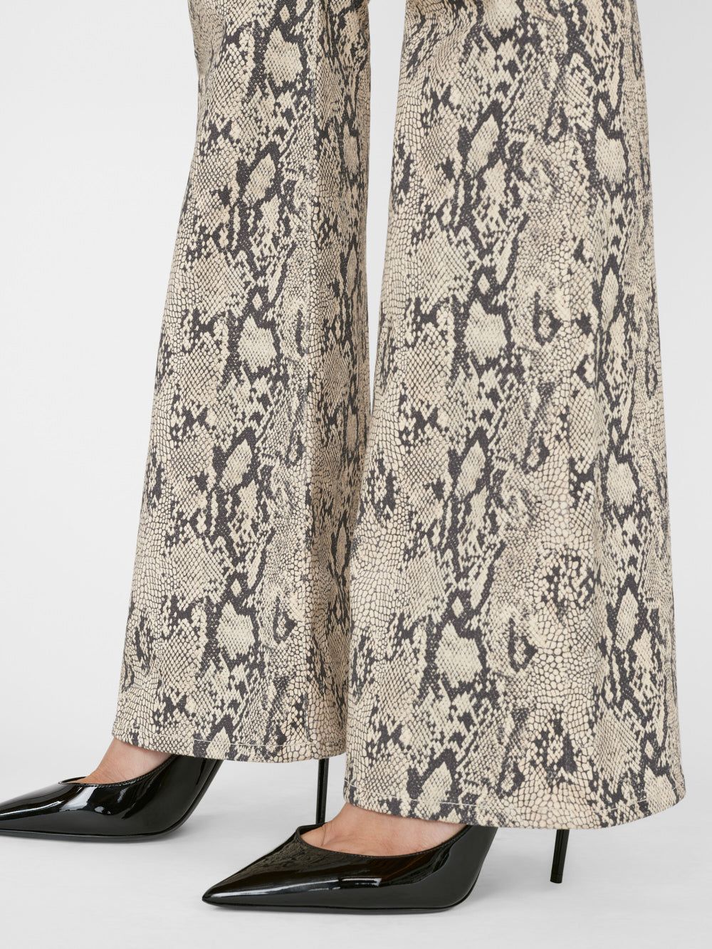 Le High Flare -- The Serpent sold by Frame Denim product image thumbnail 5