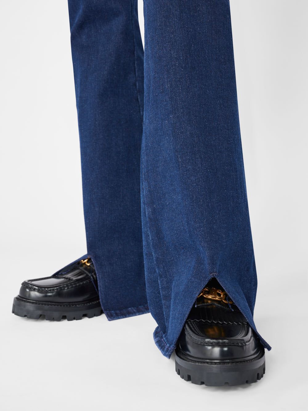 Le One Flare Front Slit -- Keller sold by Frame Denim product image thumbnail 6