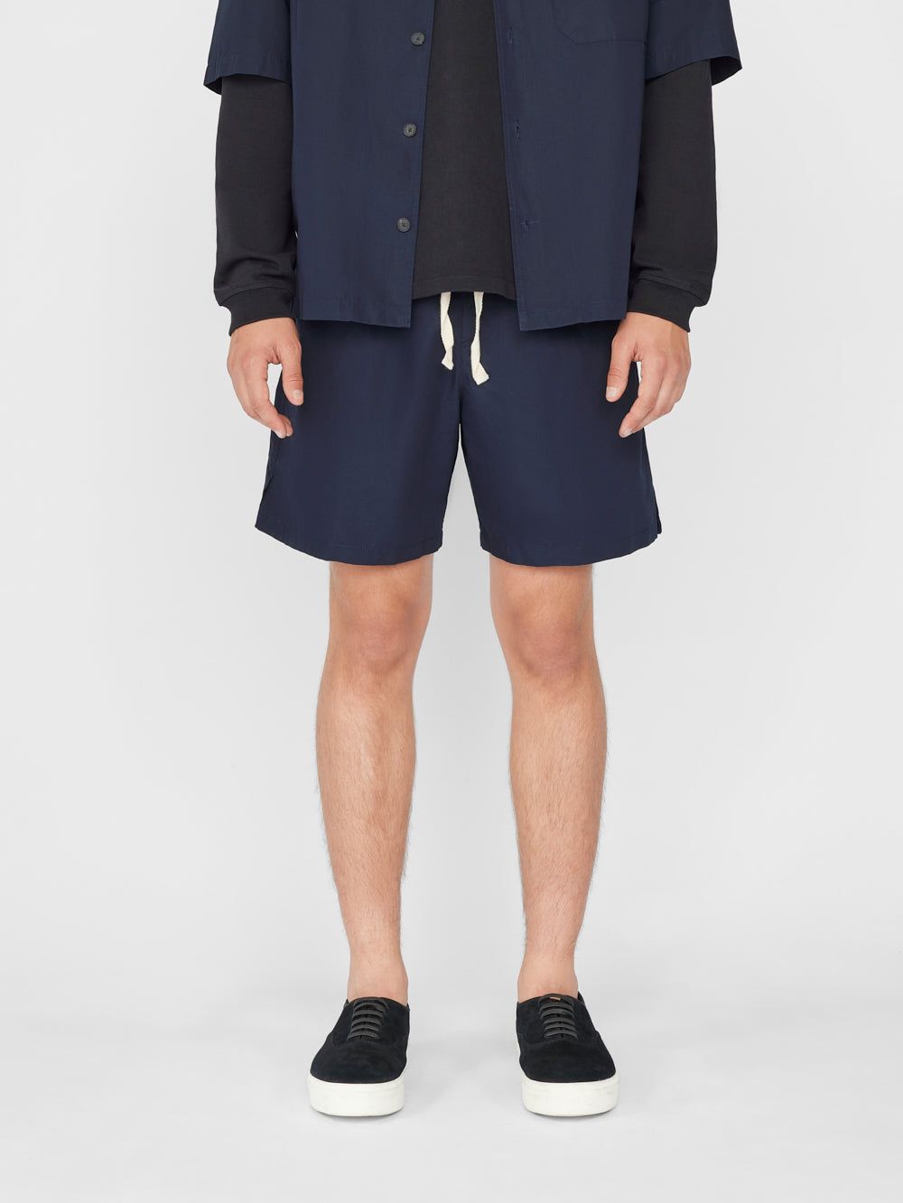 Linen Short -- Navy sold by Frame Denim product image thumbnail 2
