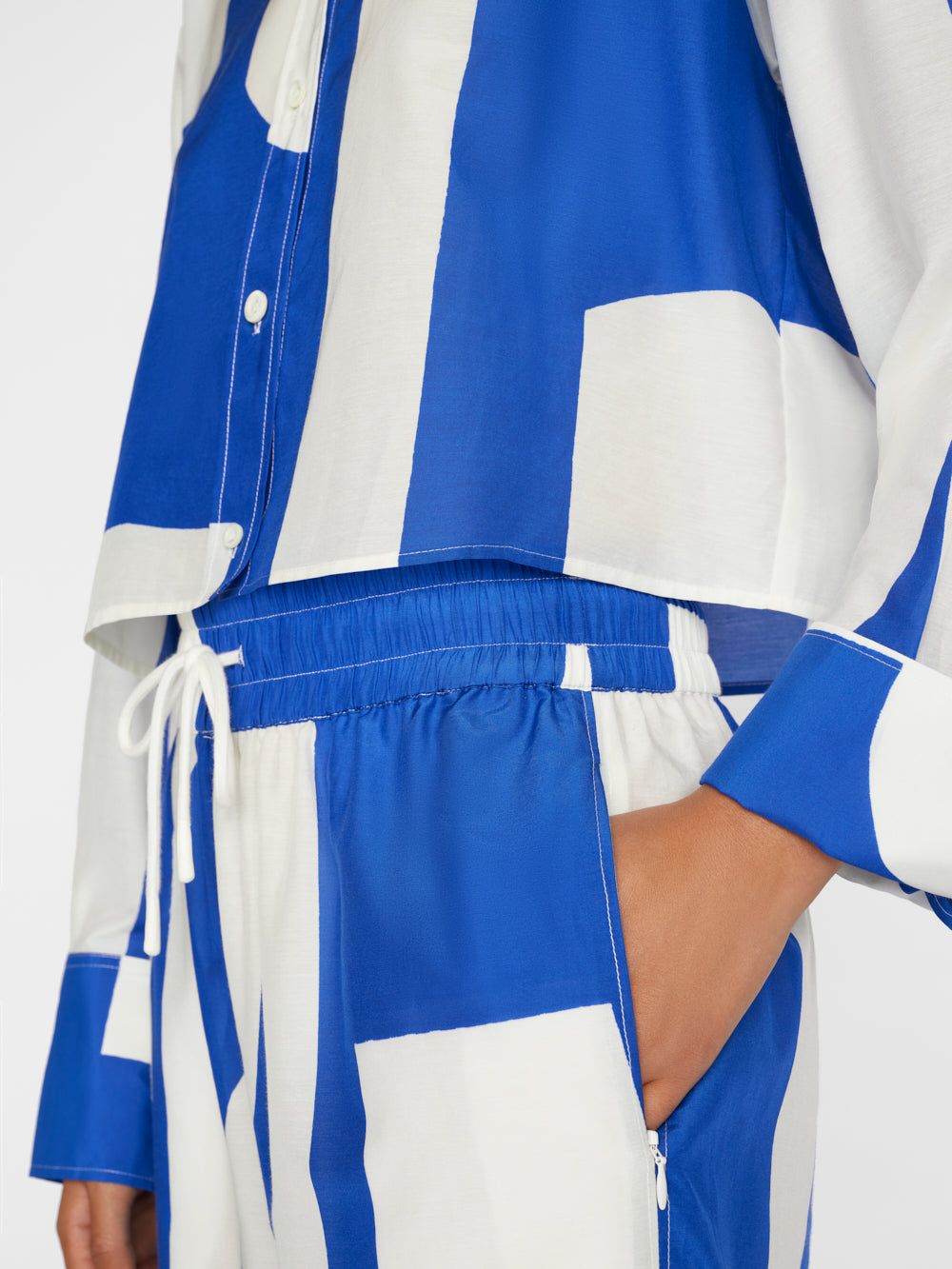 The Cropped Oversized Shirt -- Ultramarine Multi sold by Frame Denim product image thumbnail 5