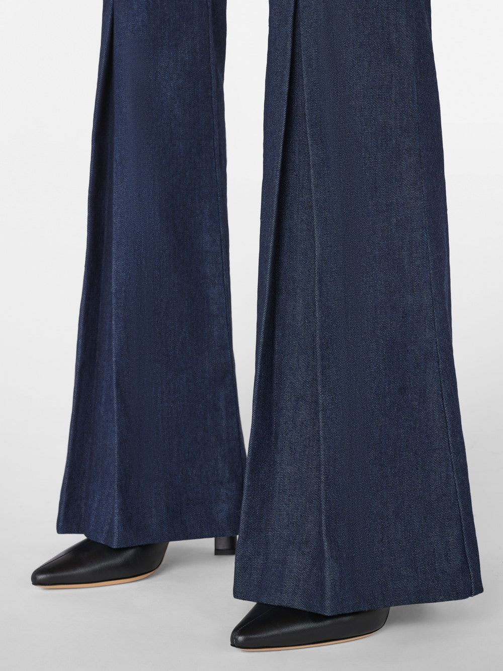 Pleated Denim Pant -- Rinse sold by Frame Denim product image thumbnail 4