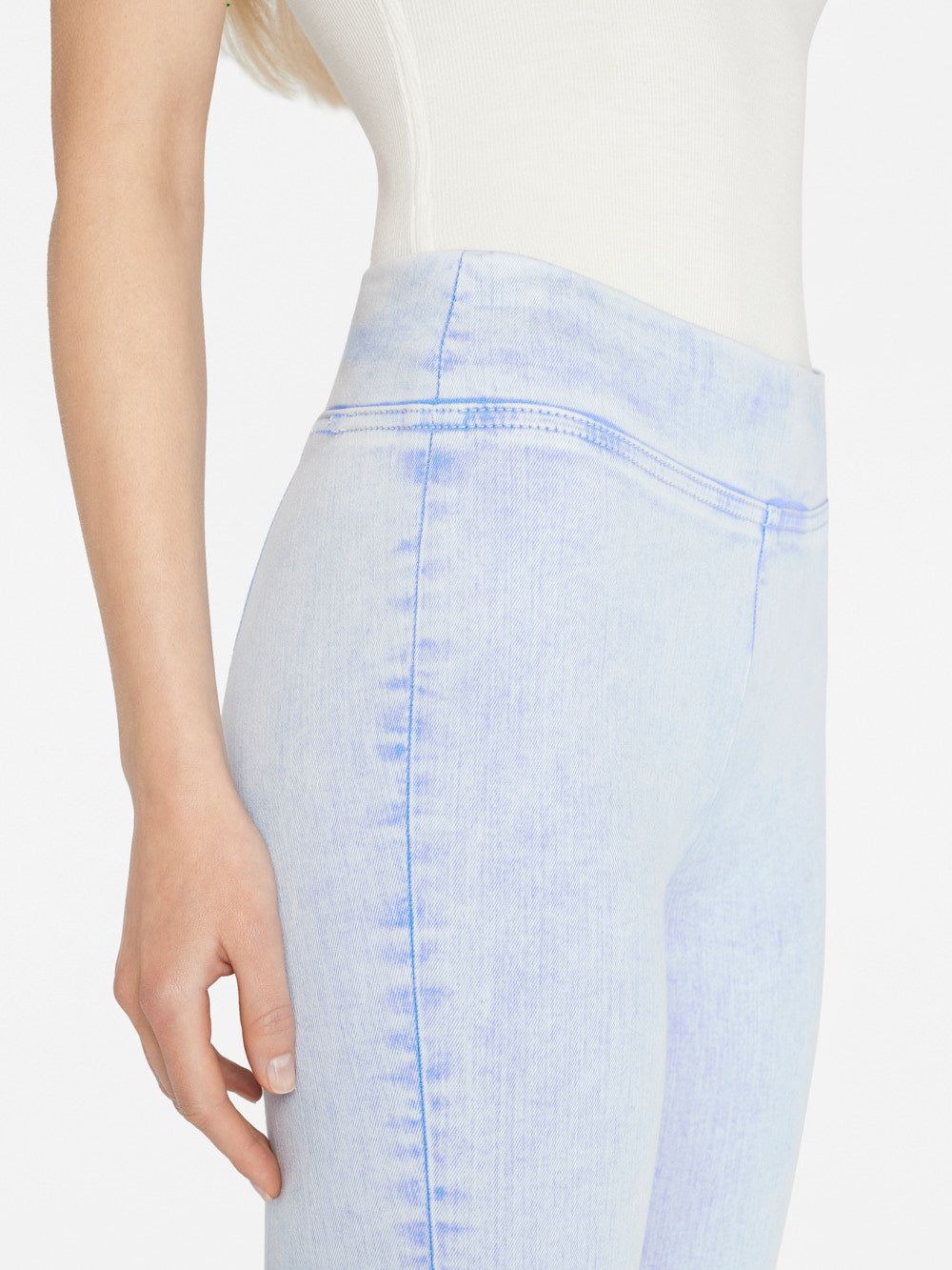 The Jetset Flare -- Adore sold by Frame Denim product image thumbnail 4