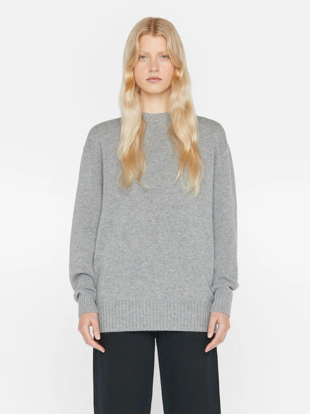 Boyfriend Cashmere Crew -- Gris Heather sold by Frame Denim product image thumbnail 3