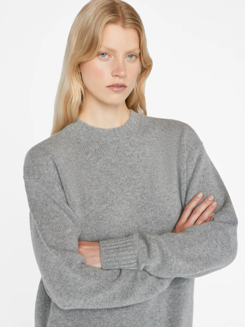 Boyfriend Cashmere Crew -- Gris Heather sold by Frame Denim product image thumbnail 2