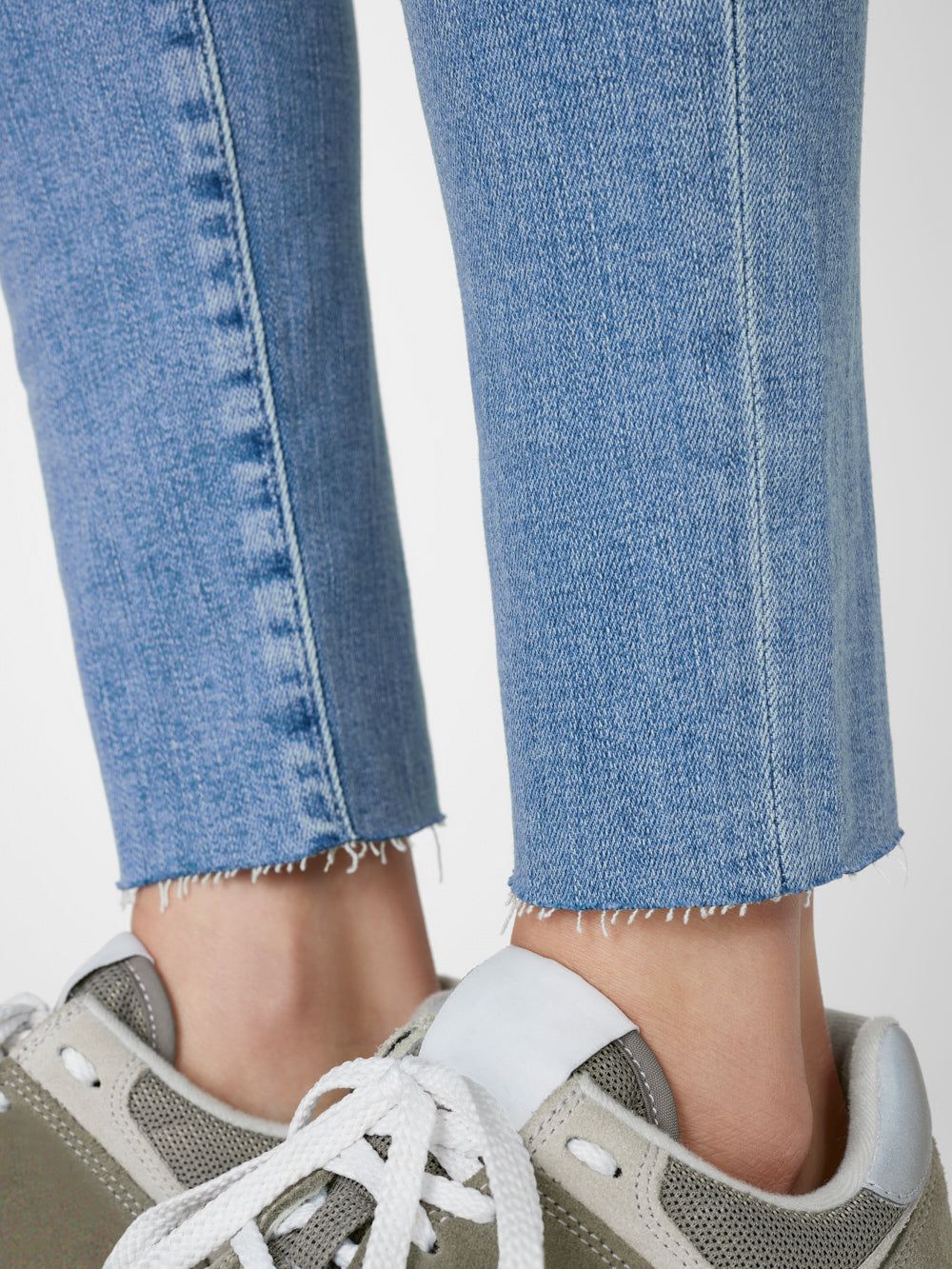 Le High Skinny Raw Edge -- Galeston sold by Frame Denim product image thumbnail 9