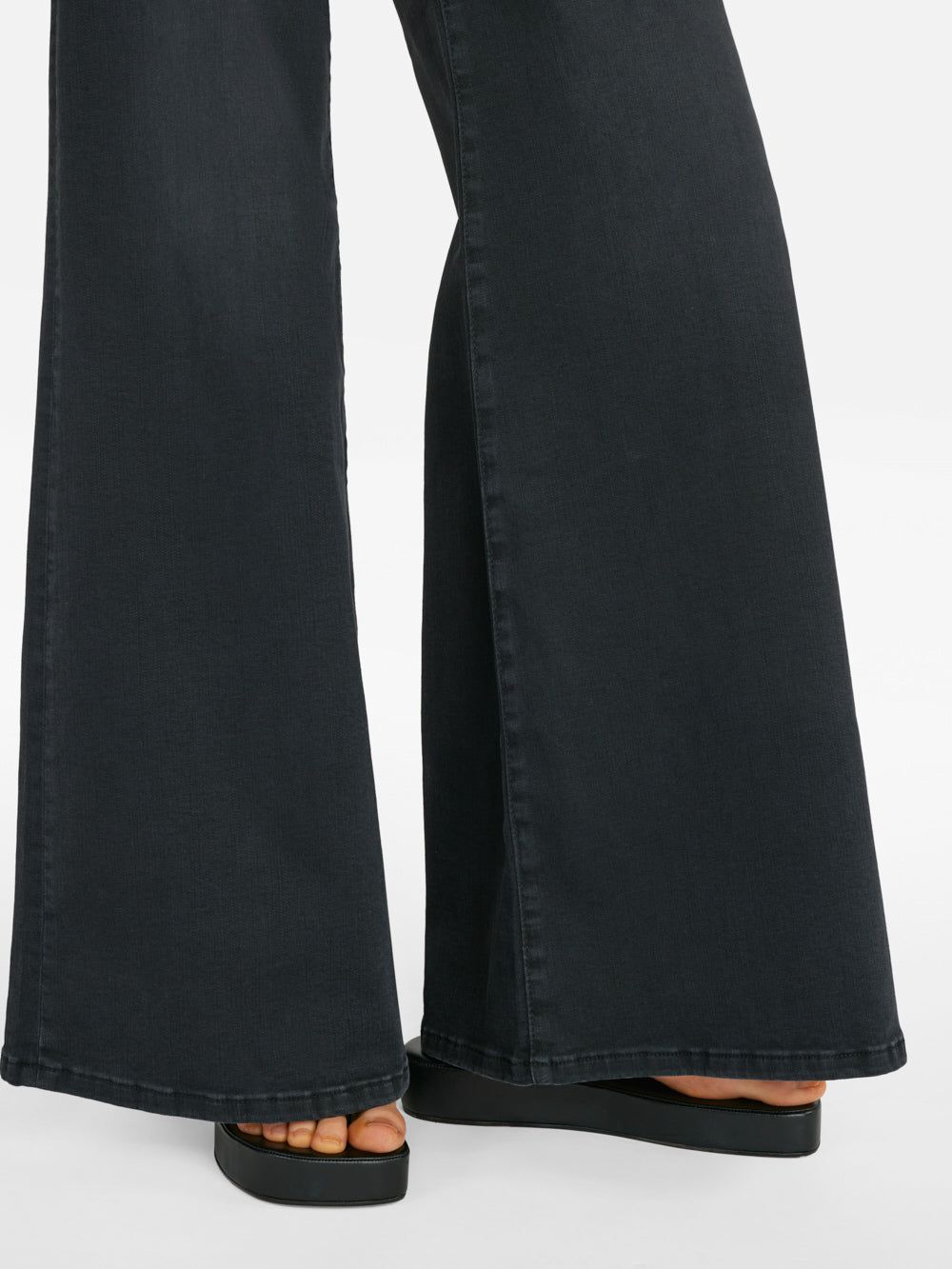 Le Palazzo -- Kerry sold by Frame Denim product image thumbnail 3