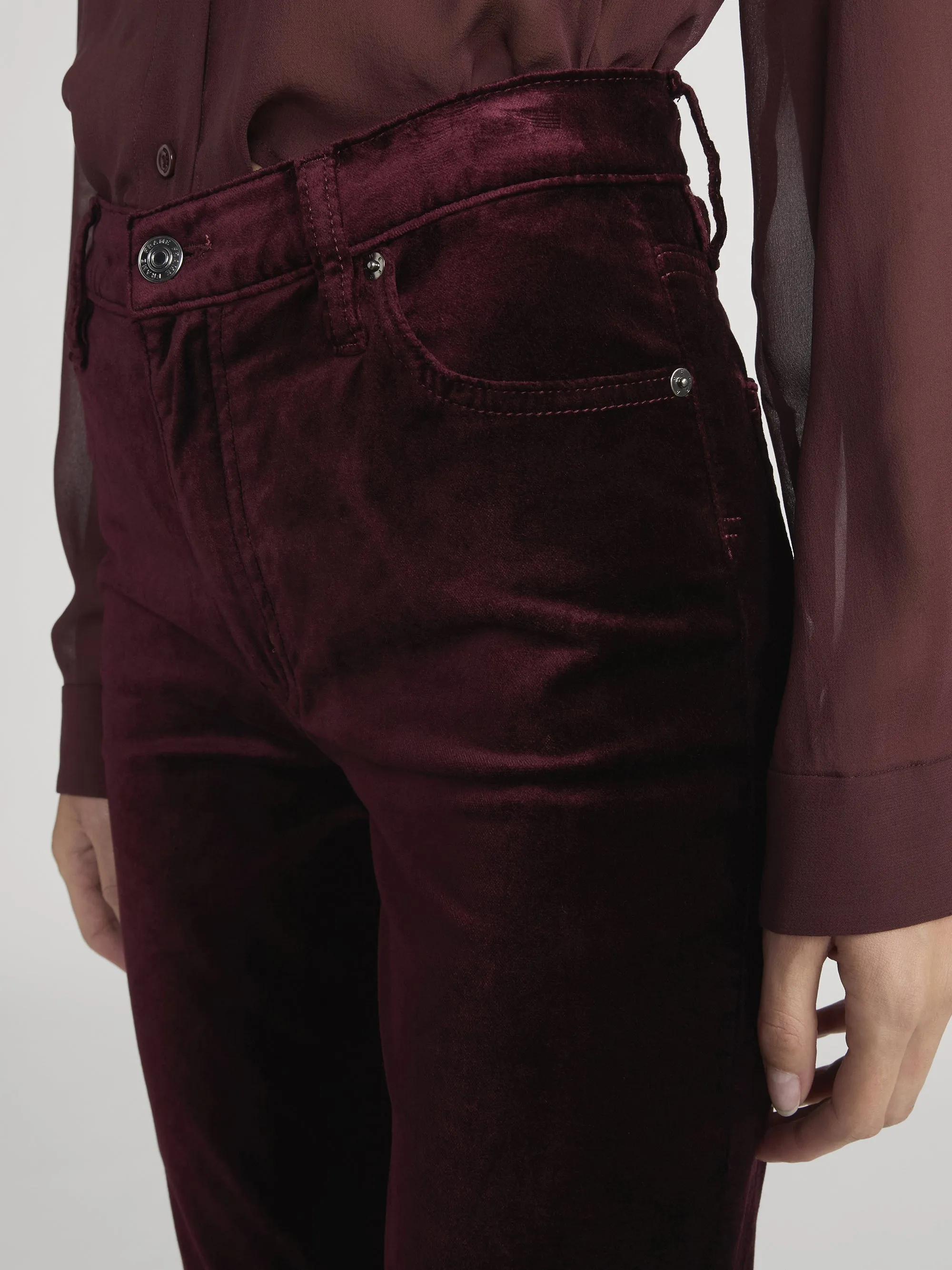 Le Sleek Straight -- Full Glass Velvet sold by Frame Denim product image thumbnail 4