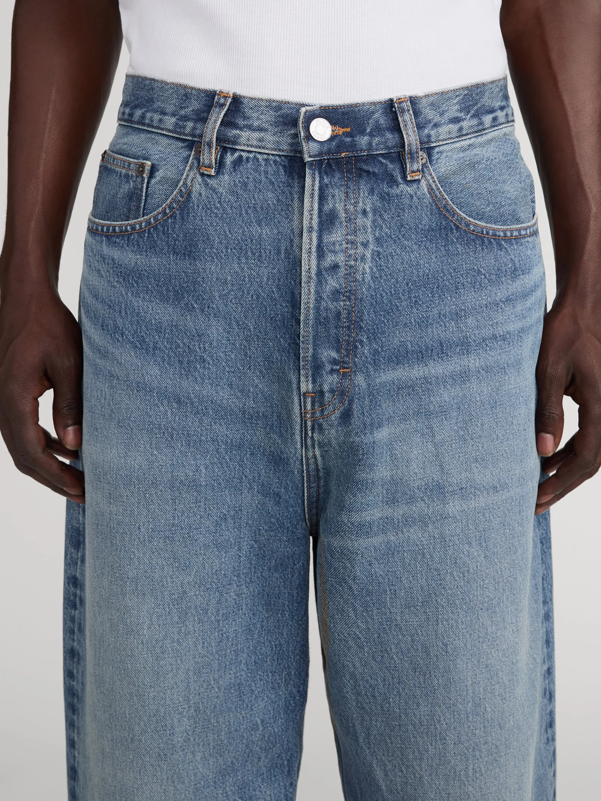 Baggy Jean -- Outfield sold by Frame Denim product image thumbnail 3