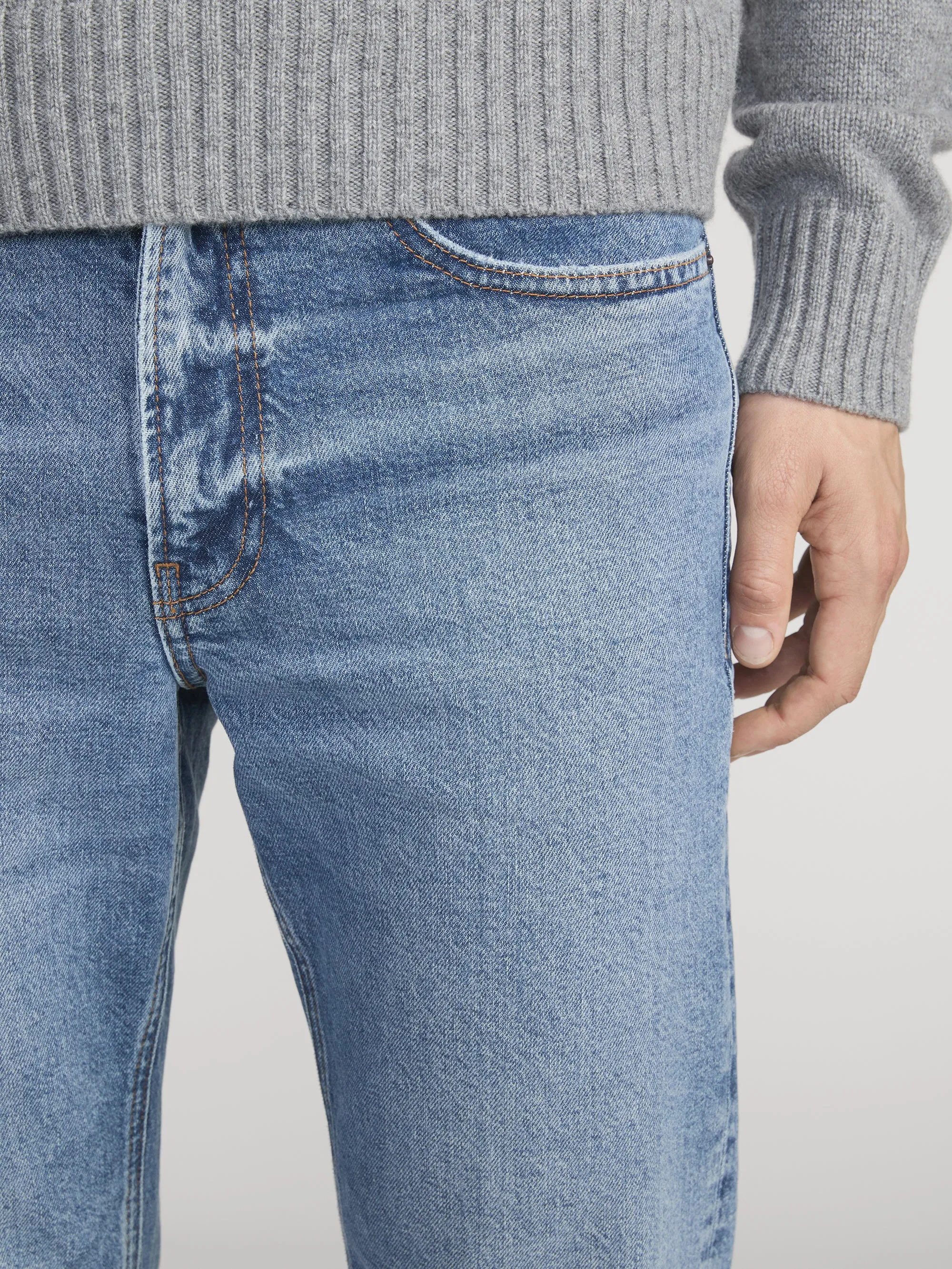 The Straight Jean -- Old Town sold by Frame Denim product image thumbnail 5