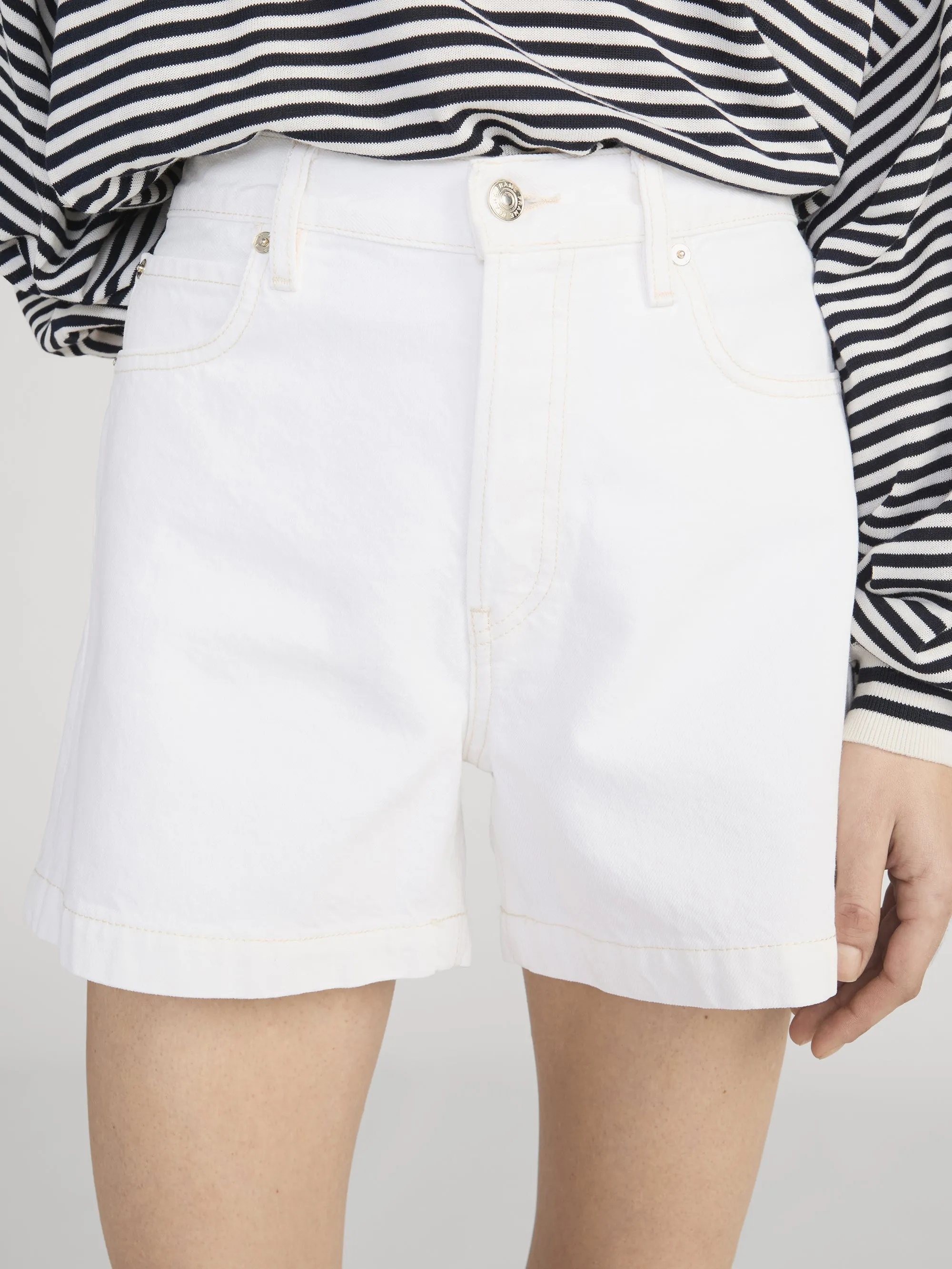 The Everyday Short -- Au Natural Clean sold by Frame Denim product image thumbnail 5