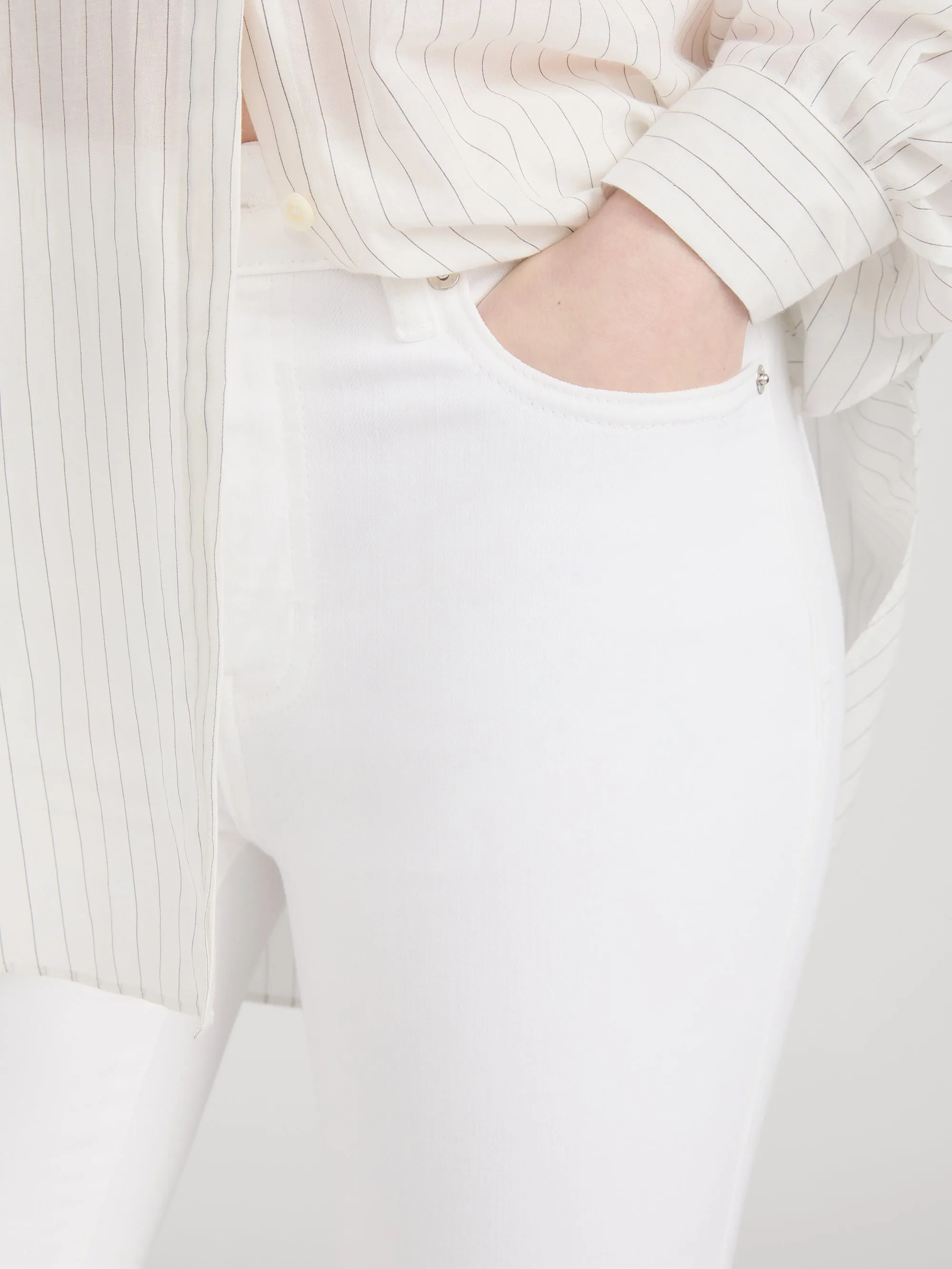 Le High Skinny -- White sold by Frame Denim product image thumbnail 5