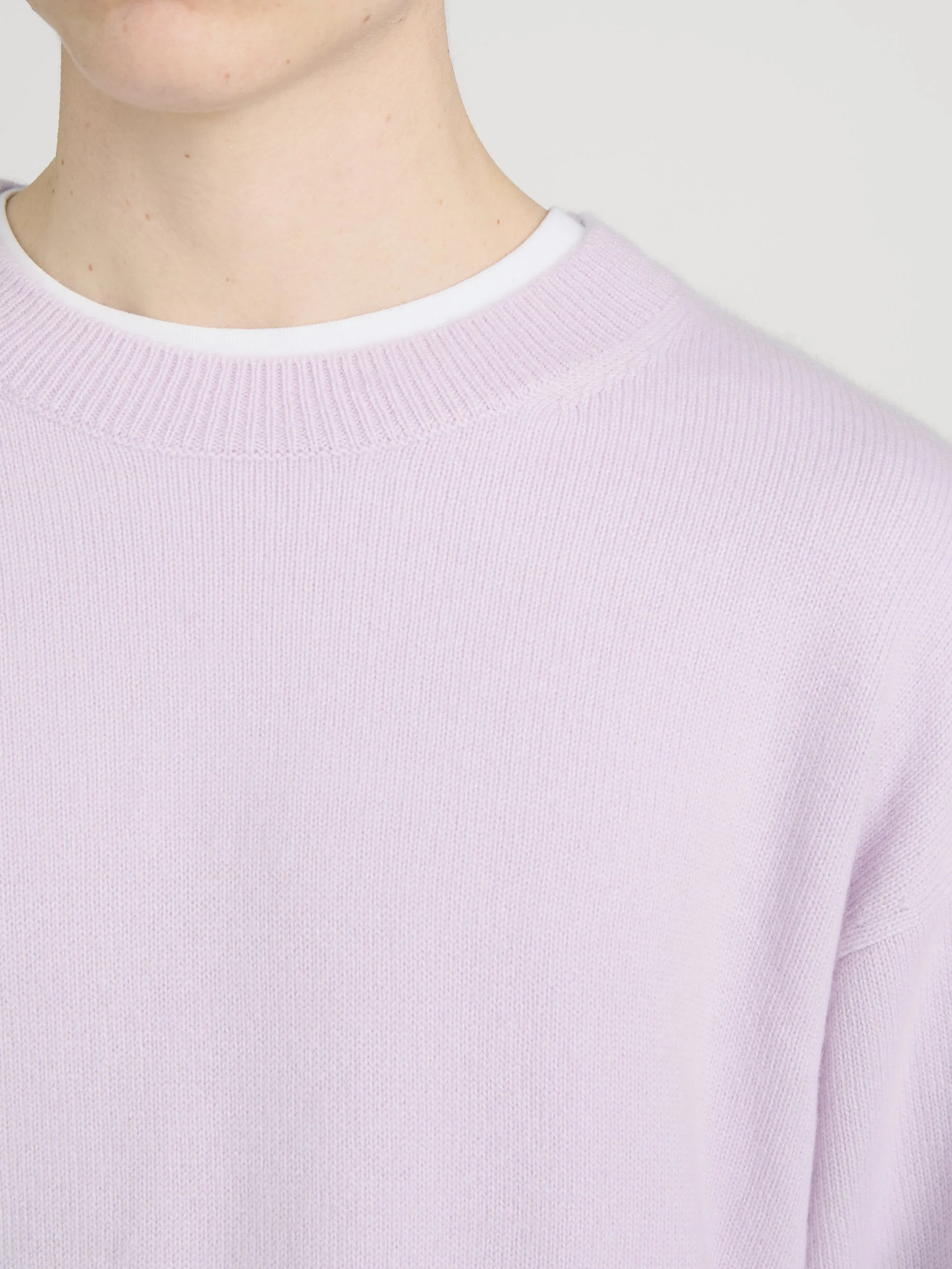 Lightweight Cashmere Crewneck -- Pale Purple sold by Frame Denim product image thumbnail 5