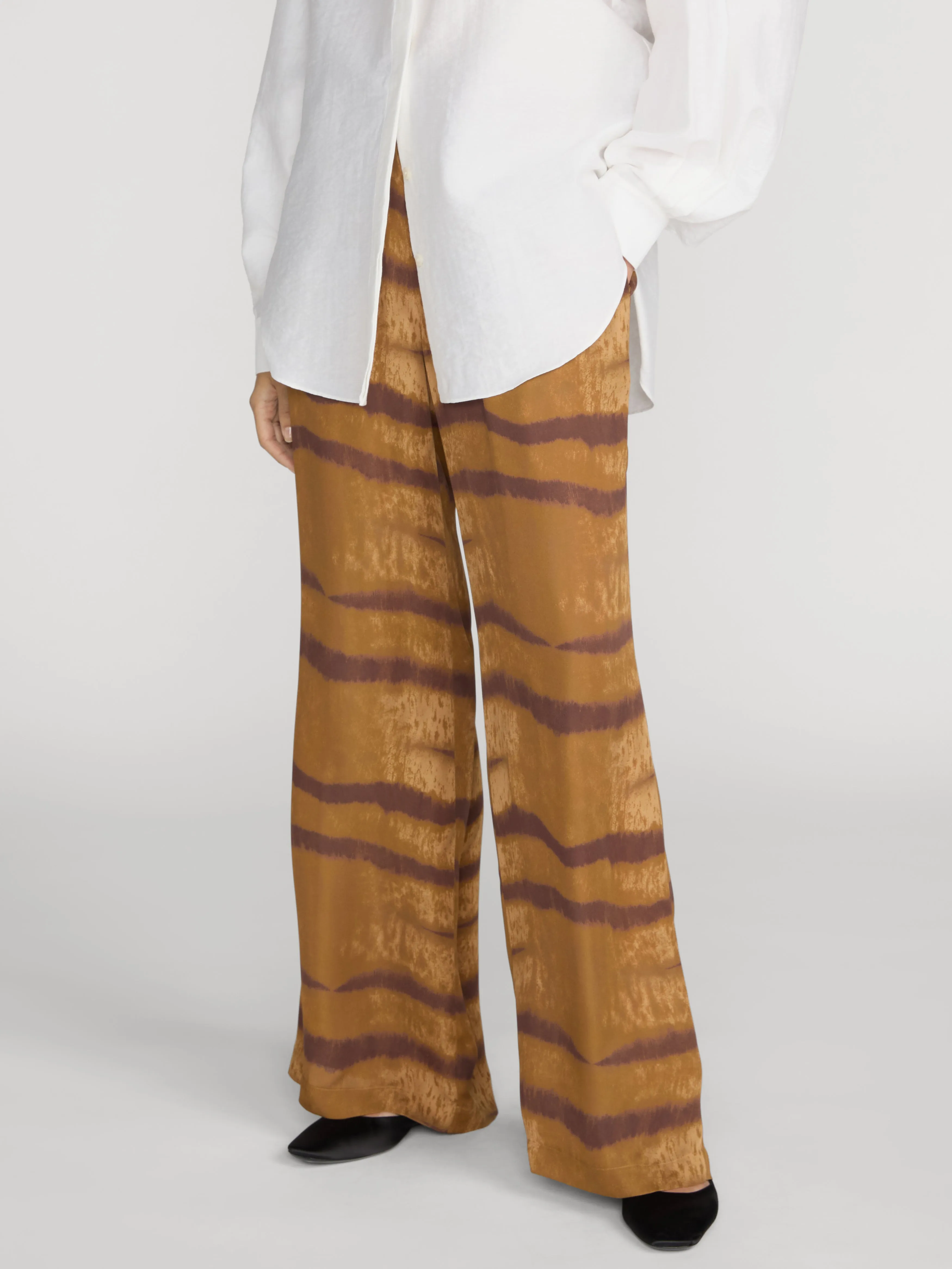 The Silk Lounge Pant -- Light Tiger Multi sold by Frame Denim product image thumbnail 4