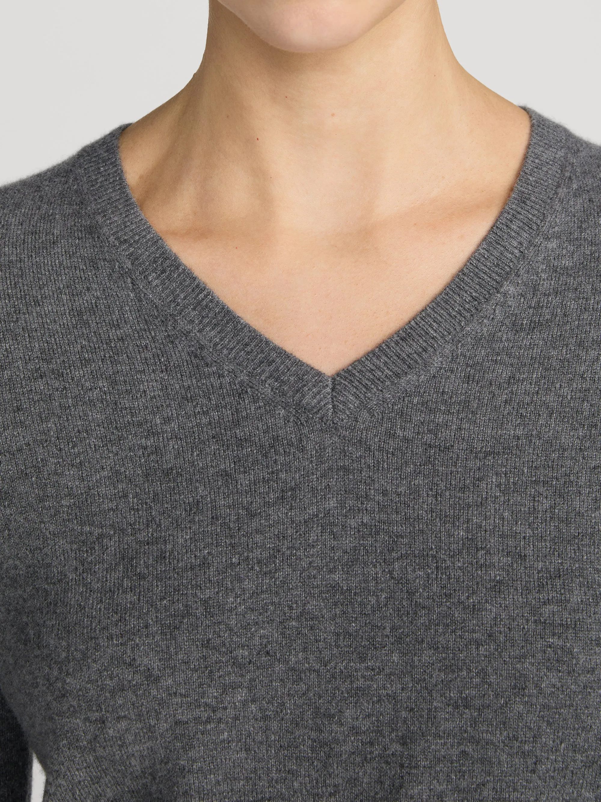 The Everyday Cashmere V Neck -- Heather Grey sold by Frame Denim product image thumbnail 5
