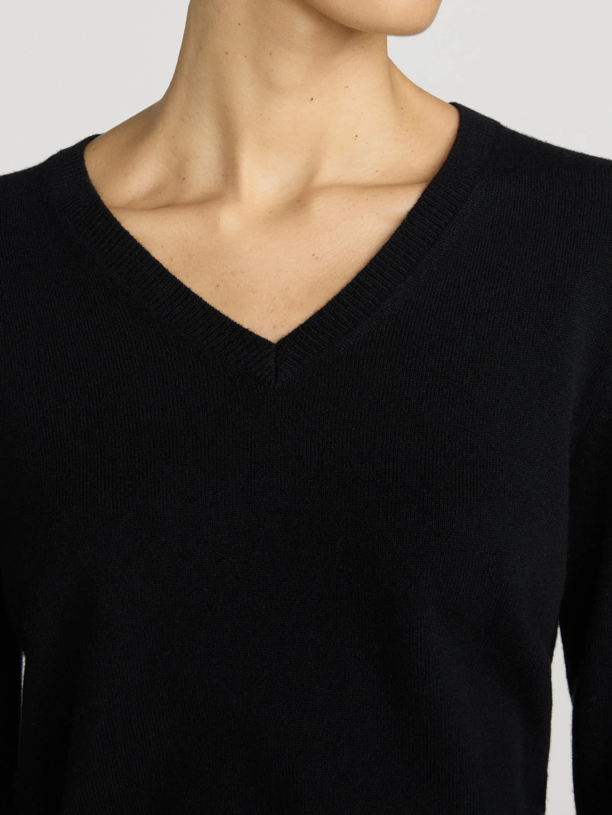 The Everyday Cashmere V Neck -- Black sold by Frame Denim product image thumbnail 5