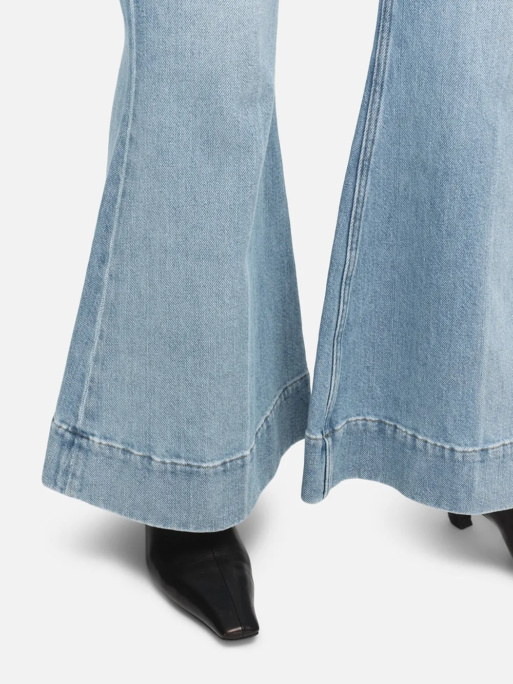 The Extreme Flare Ankle -- Lovejoy sold by Frame Denim product image thumbnail 3