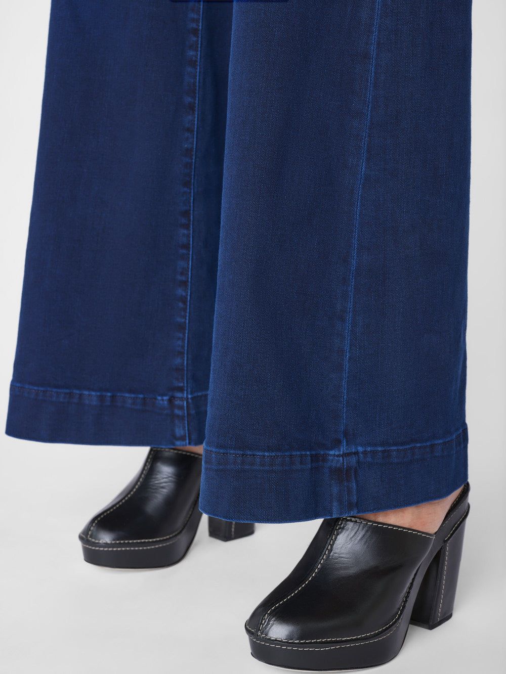 Le Palazzo Wide Hem -- Fiona sold by Frame Denim product image thumbnail 5