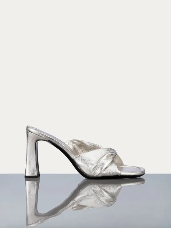 Le Carver Pump -- Silver Metallic sold by Frame Denim