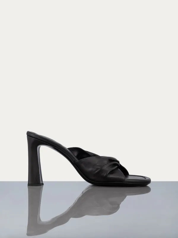 Le Carver Pump -- Noir sold by Frame Denim