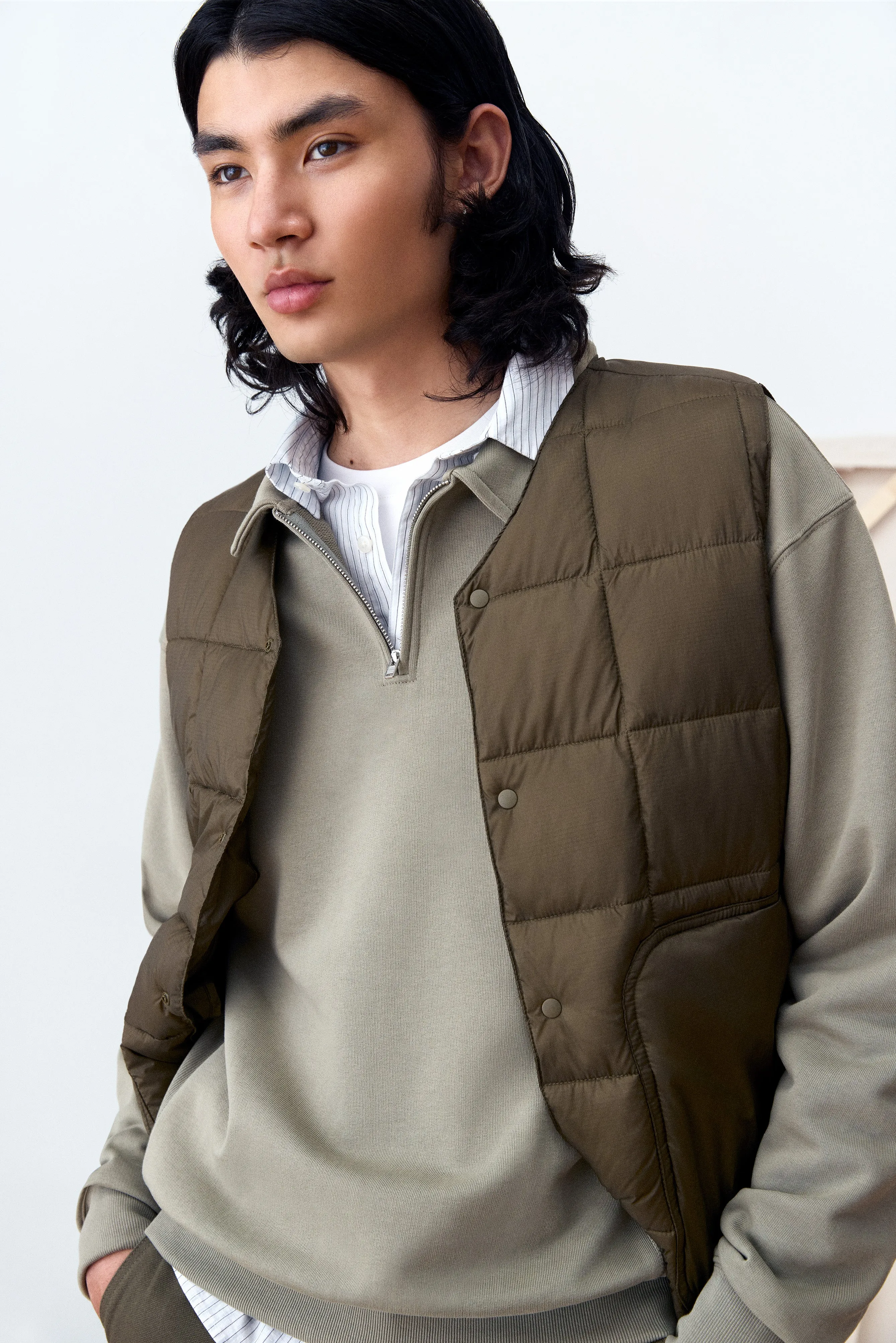The Aero Packable Vest in Tuscany Green sold by Frank & Oak product image thumbnail 2