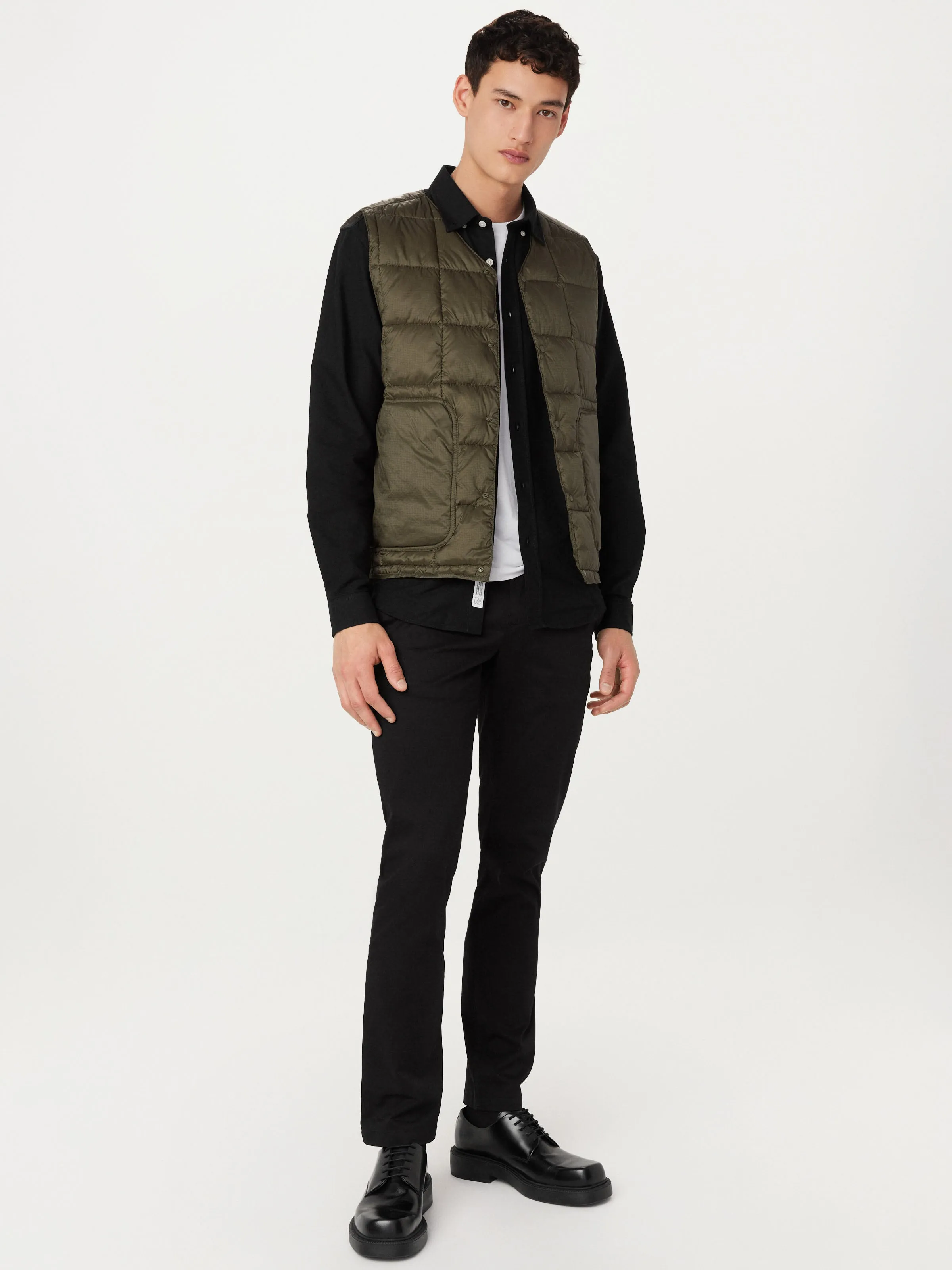 The Aero Packable Vest in Tuscany Green sold by Frank & Oak product image thumbnail 3