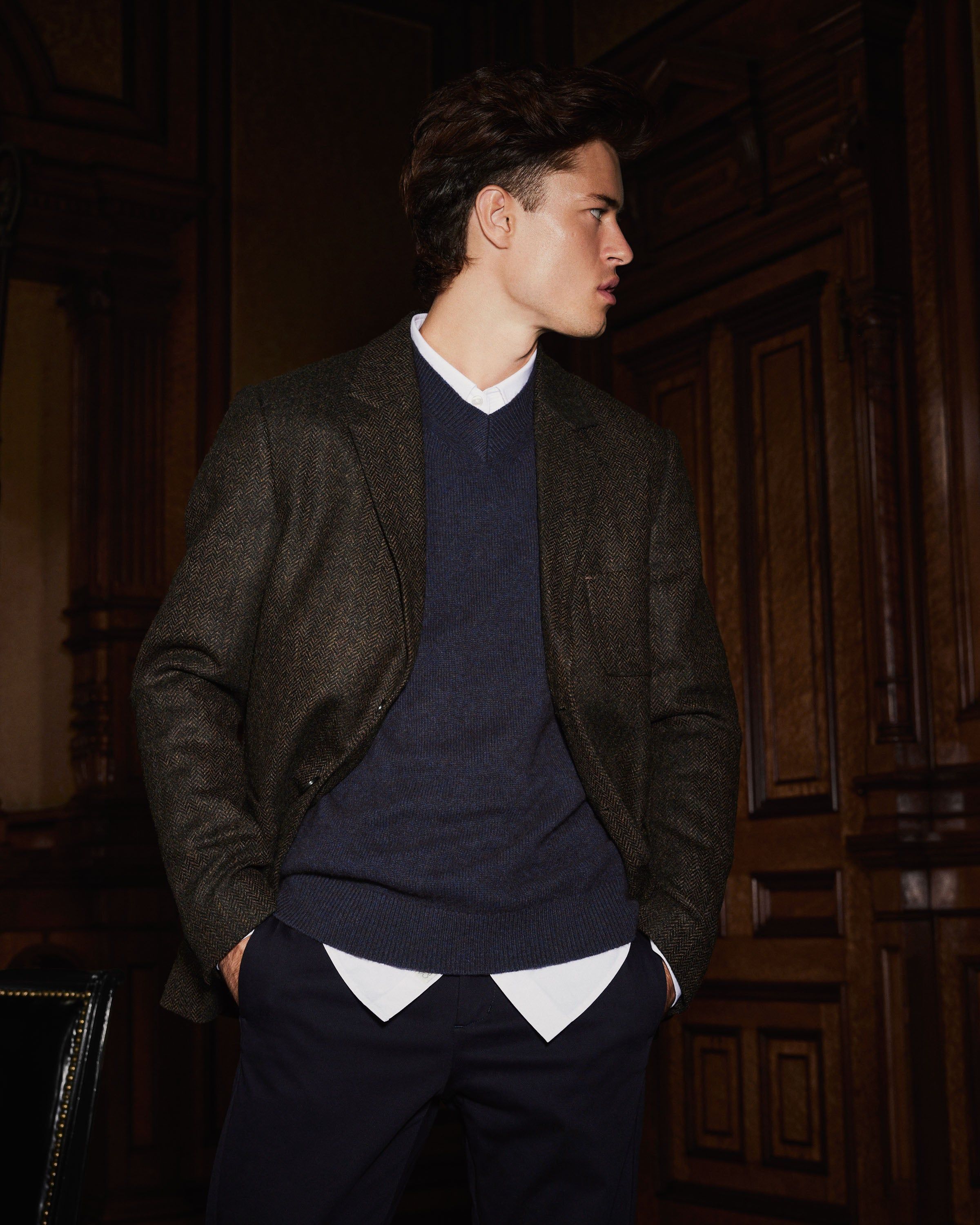 The Yak Wool V-Neck Sweater in Navy sold by Frank & Oak product image thumbnail 2