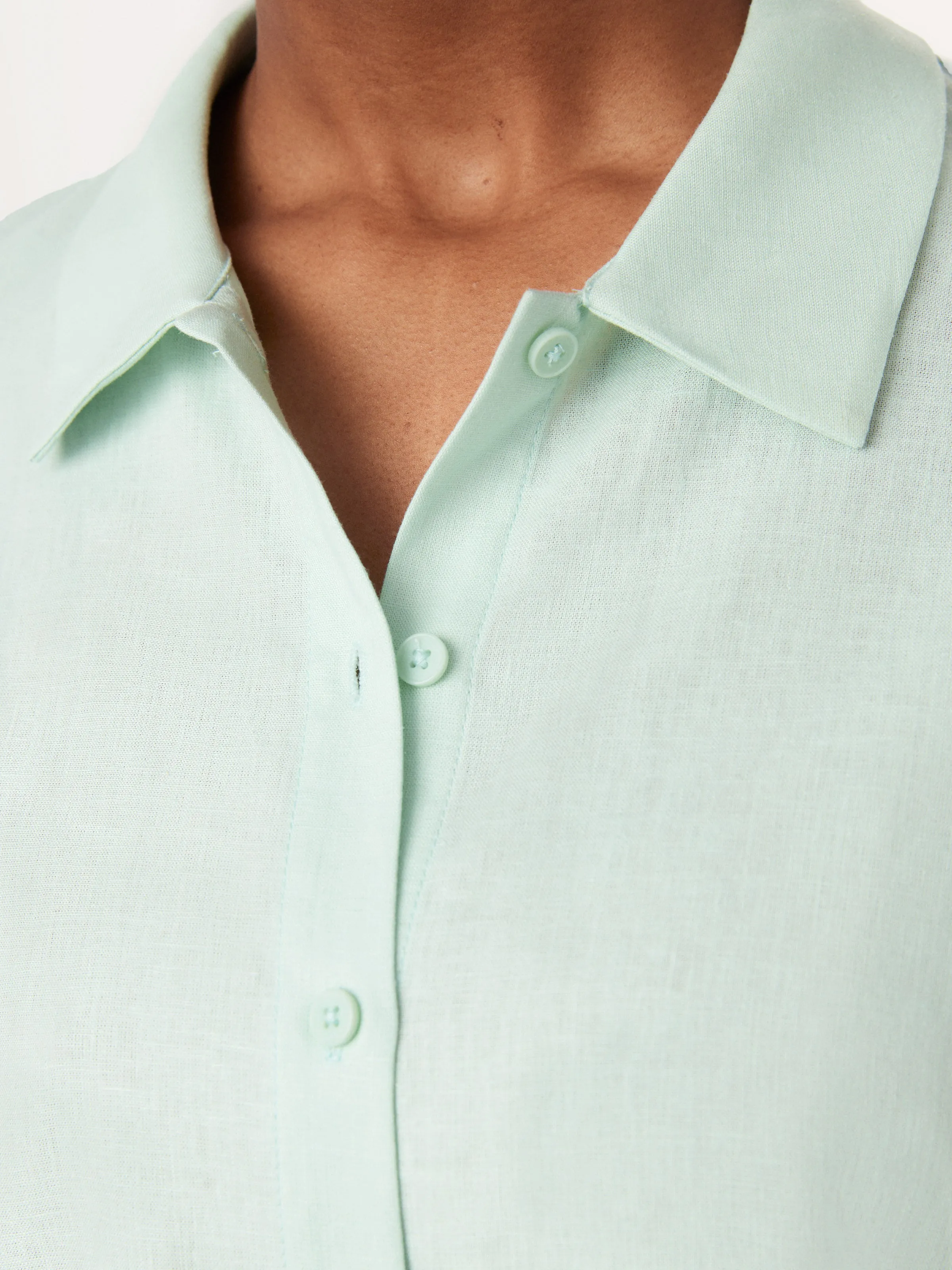 The Cropped Linen Blend Shirt in Seafoam sold by Frank & Oak product image thumbnail 5